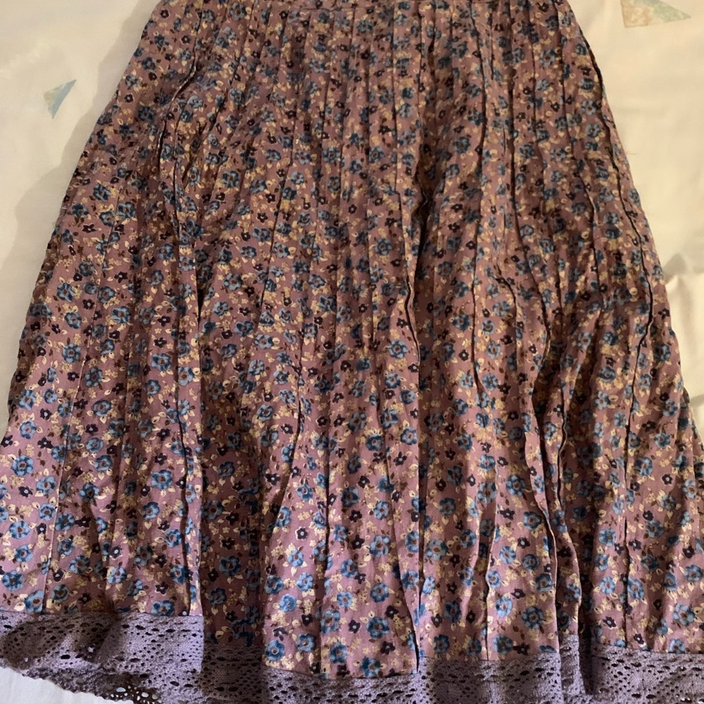Floral Patterned pleated skirt
